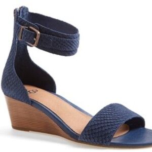 Ugg Australia Char Mar Wedge Leather Ankle Strap in Navy Blue